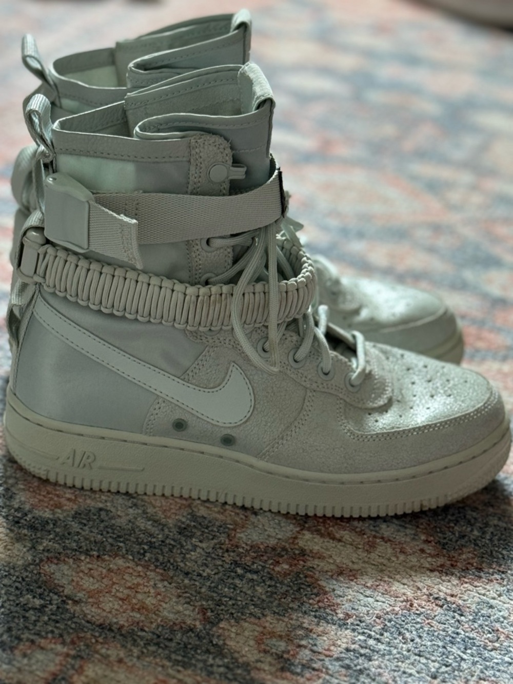 Nike SF Air Force 1 High Top Sneakers - Light Grey